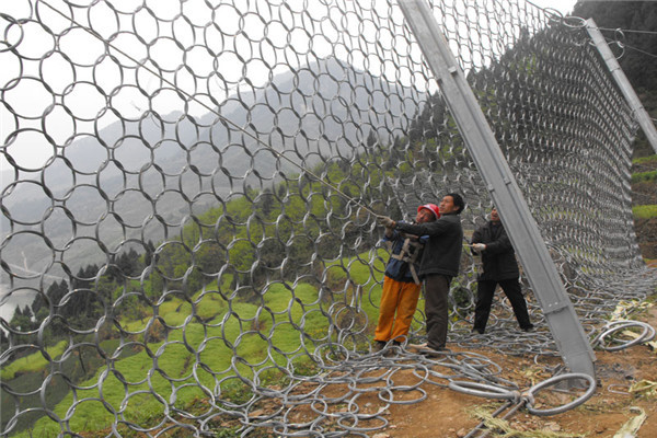 山體防護(hù)網(wǎng)安裝現(xiàn)場(chǎng)圖片
