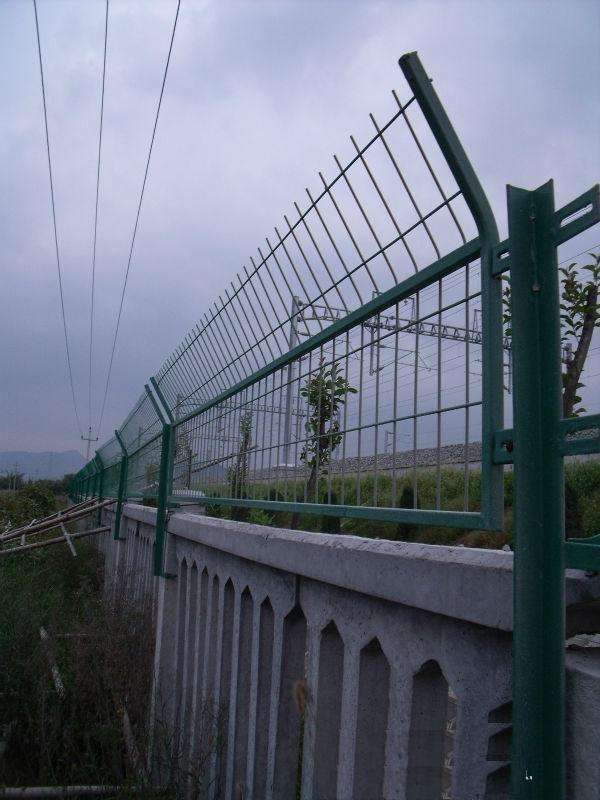 高鐵防護(hù)柵欄